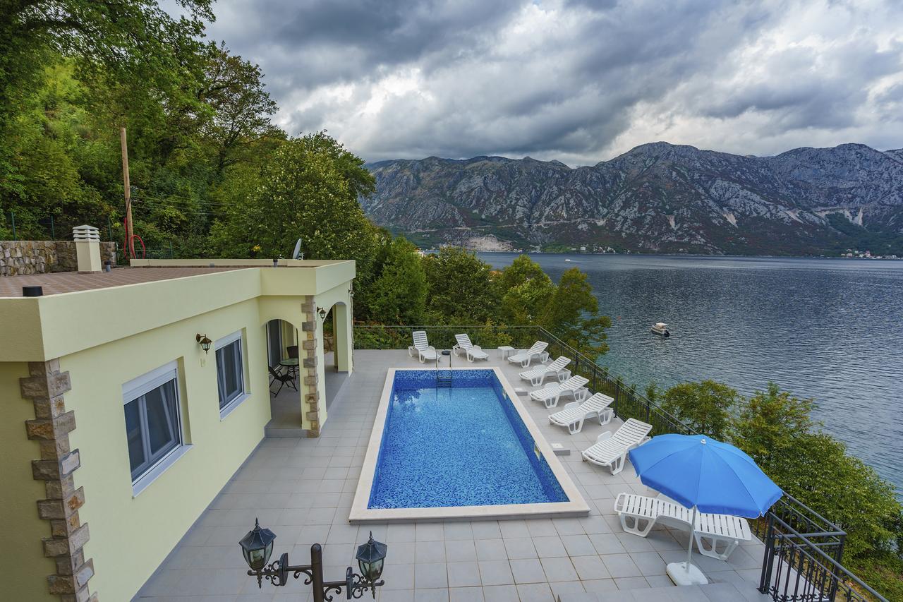Villa KOSTA Donji Morinj Esterno foto