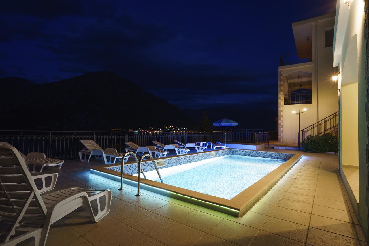 Villa KOSTA Donji Morinj Esterno foto
